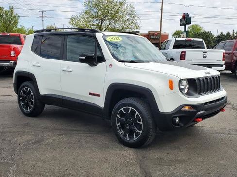 Used 2023 Jeep Renegade Trailhawk w/ Trailhawk Elite Group AWD/4WD image 2