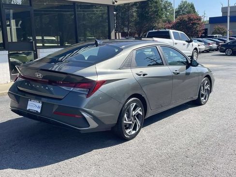 Used 2025 Hyundai Elantra Sport FWD image 6