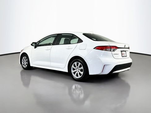 Certified 2022 Toyota Corolla LE FWD image 5