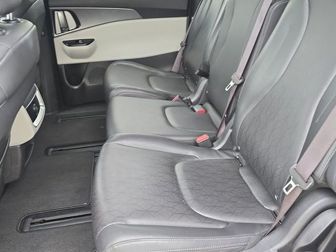Used 2024 Kia Carnival LX FWD image 10