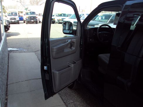 Used 2014 Chevrolet Express 1500 LT w/ LT Preferred Equipment Group image 16