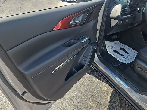 New 2026 Chevrolet Traverse Z71 w/ Enhanced Driving Package AWD/4WD image 9