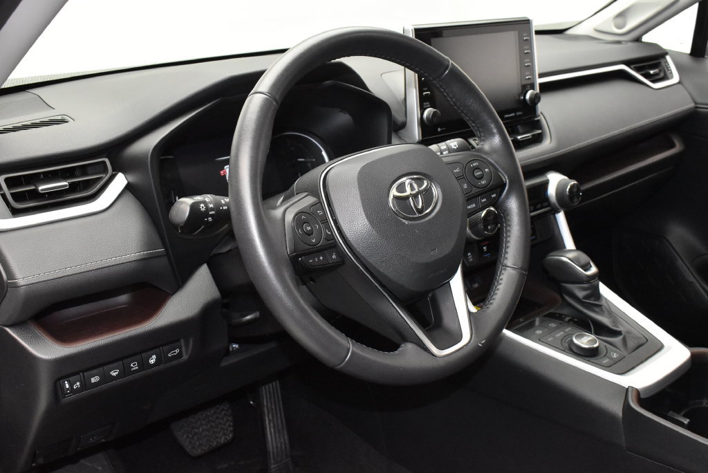 Used 2022 Toyota RAV4 Limited AWD/4WD image 17