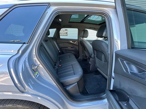Used 2024 Audi Q4 e-tron Premium w/ Convenience Package image 47