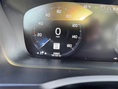 Certified 2022 Volvo XC90 T6 Momentum w/ Advanced Package image 25