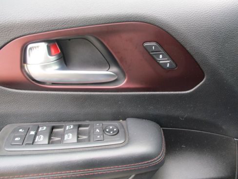 Used 2020 Chrysler Pacifica Limited FWD image 17