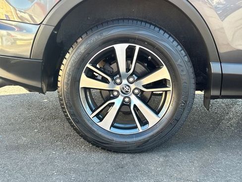 Used 2018 Toyota RAV4 XLE image 28