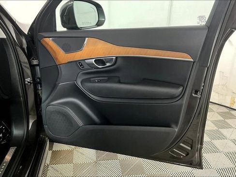 Used 2024 Volvo XC90 B6 Plus image 24