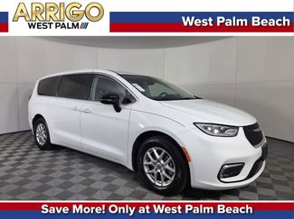 Certified 2024 Chrysler Pacifica Touring-L video 1