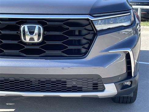 New 2025 Honda Pilot Touring image 8