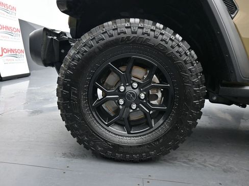 Used 2025 Jeep Wrangler Sport image 13