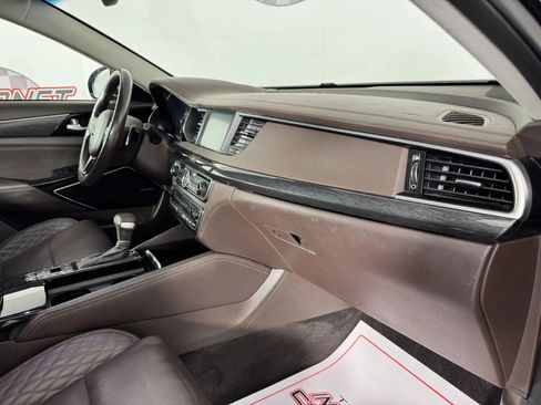 Used 2018 Kia Cadenza Limited FWD image 12