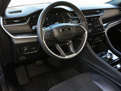 Used 2022 Jeep Grand Cherokee Altitude image 8