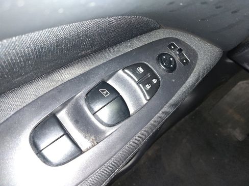 Used 2017 Nissan Pathfinder S AWD/4WD image 27