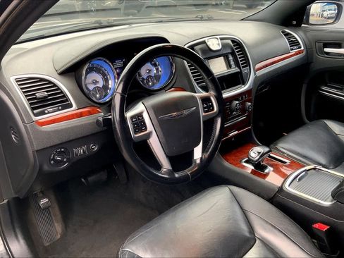 Used 2012 Chrysler 300 Limited image 17