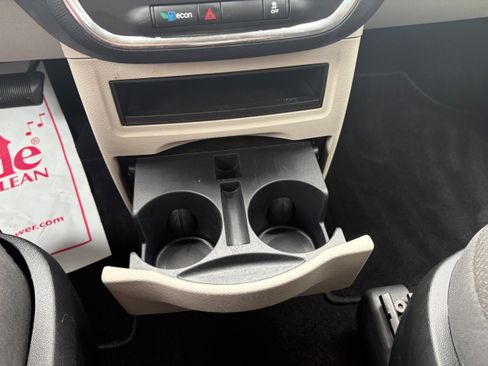Used 2019 Dodge Grand Caravan SE FWD image 24