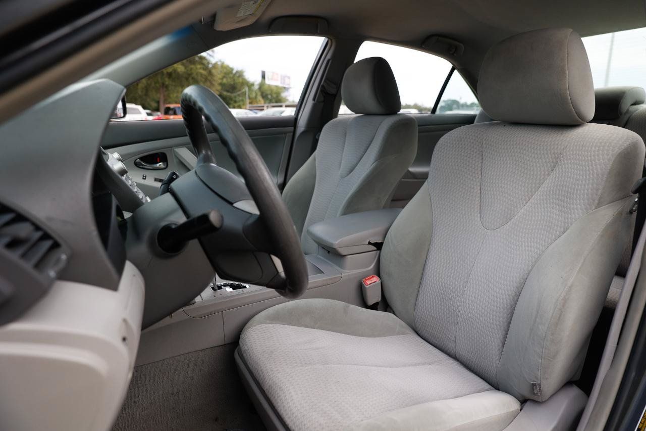 Used 2011 Toyota Camry LE FWD image 6