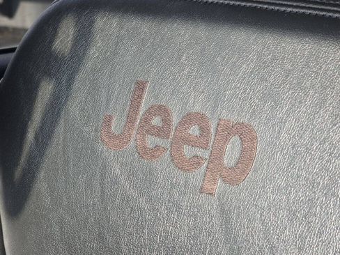 Used 2016 Jeep Wrangler Unlimited Rubicon w/ Dual Top Group AWD/4WD image 27