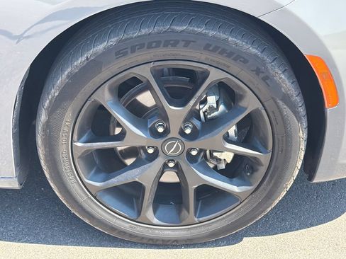 Used 2025 Chrysler Pacifica Limited FWD image 12