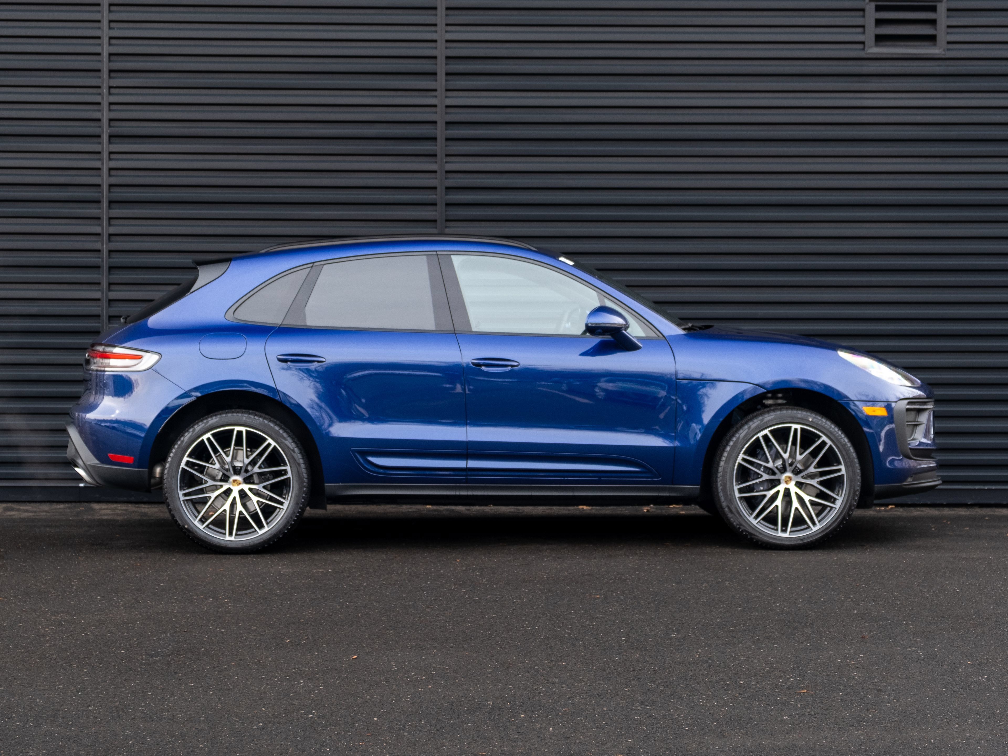 Certified 2026 Porsche Macan AWD/4WD image 9