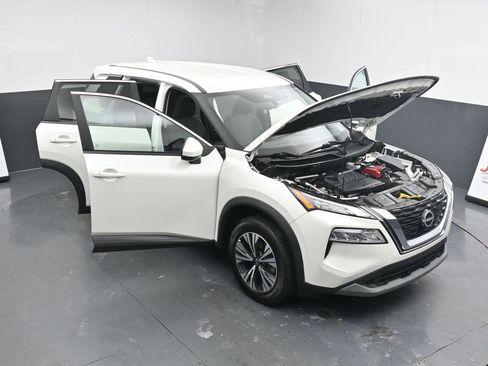 Used 2023 Nissan Rogue SV image 39