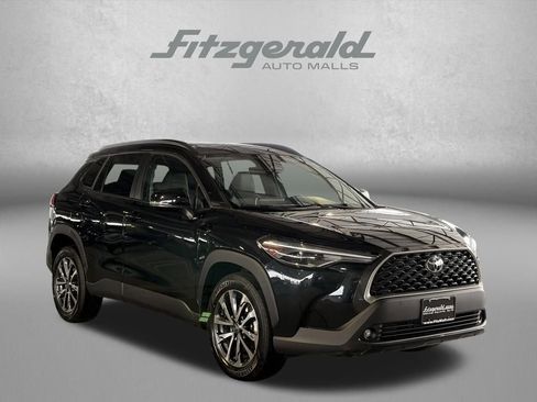 Certified 2025 Toyota Corolla Cross XLE image 1