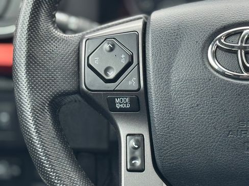 Used 2020 Toyota Tacoma TRD Off-Road image 4