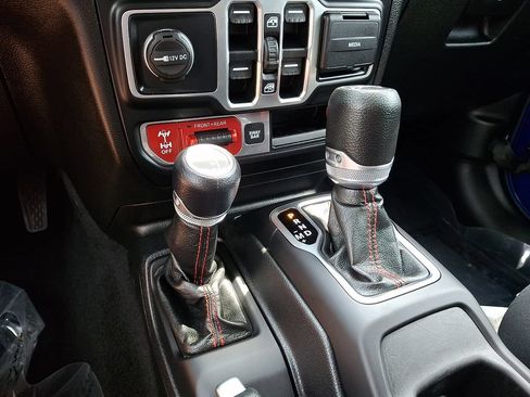 Used 2019 Jeep Wrangler Unlimited Rubicon AWD/4WD image 14