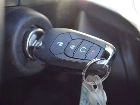 Used 2024 Chevrolet Trax RS image 27