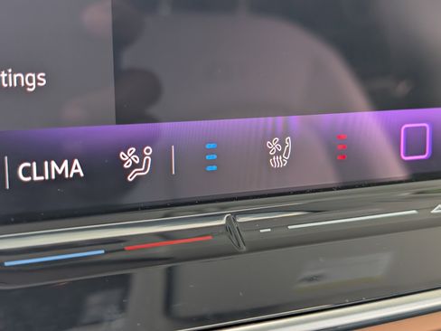 Used 2025 Volkswagen ID. Buzz Pro S Plus RWD image 39