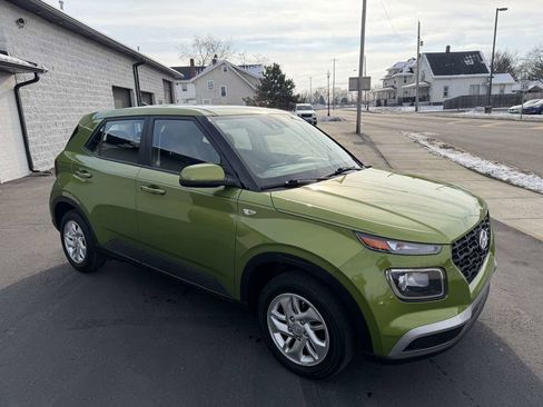 Used 2021 Hyundai Venue SE image 6