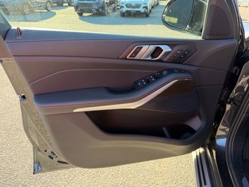 Used 2022 BMW X5 xDrive40i w/ Executive Package AWD/4WD image 21
