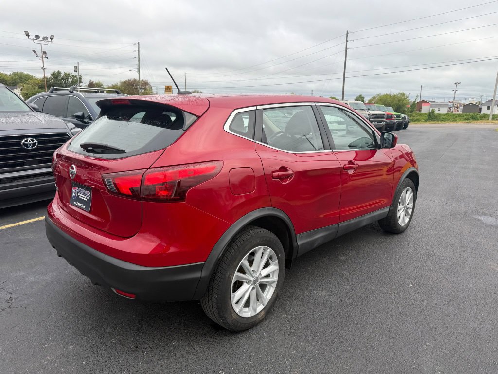 Used 2018 Nissan Rogue Sport S w/ S Appearance Package FWD image 3