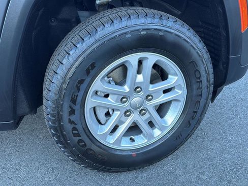 New 2025 Jeep Grand Cherokee Laredo w/ Luxury Tech Group I image 11