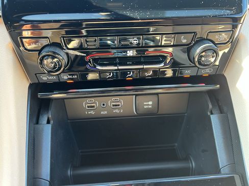 New 2025 Jeep Grand Cherokee L Limited image 32