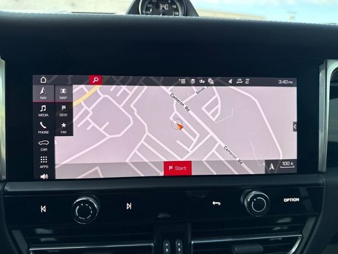 Used 2025 Porsche Macan image 19