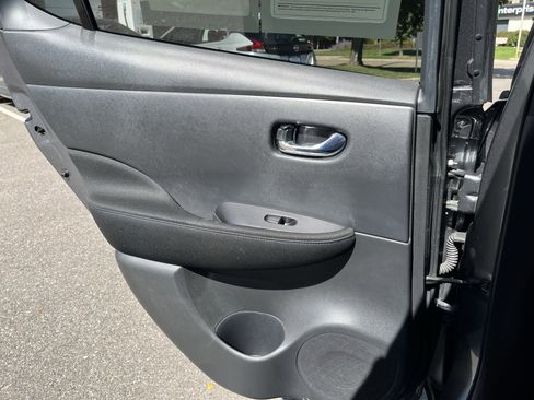 Certified 2025 Nissan Leaf S image 29