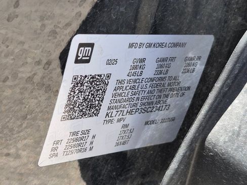 Used 2025 Chevrolet Trax LT FWD image 25