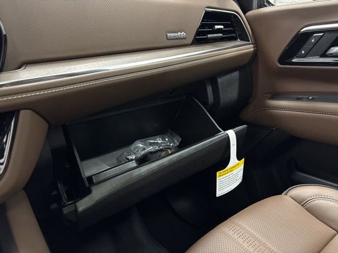 Used 2026 Chevrolet Suburban High Country AWD/4WD image 25