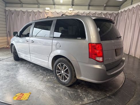 Used 2017 Dodge Grand Caravan SXT image 6
