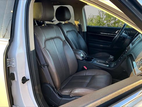 Used 2013 Lincoln MKT AWD image 7