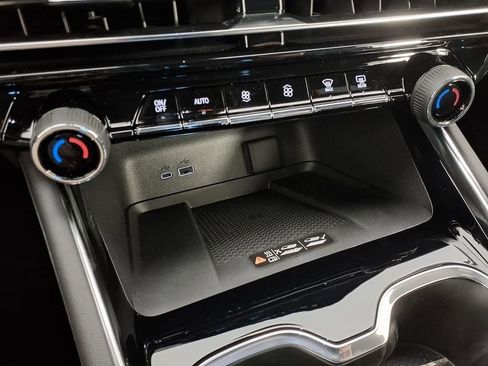 New 2026 Chevrolet Traverse Z71 w/ Enhanced Driving Package image 11