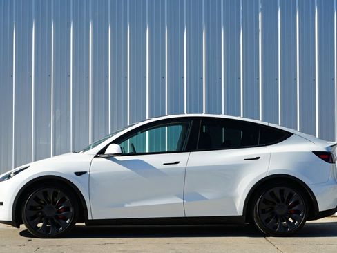 Used 2022 Tesla Model Y Performance image 9