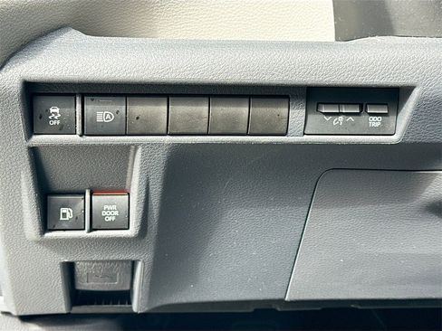 Used 2022 Toyota Sienna XLE image 11