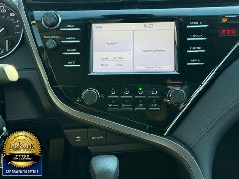 Used 2018 Toyota Camry LE image 17