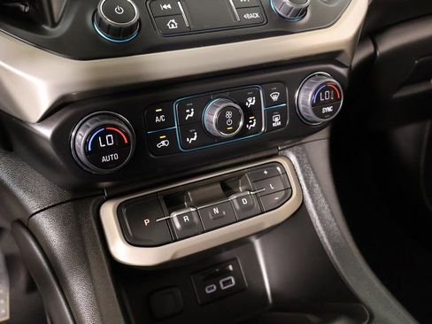 Used 2023 GMC Acadia Denali w/ Denali Technology Package image 8