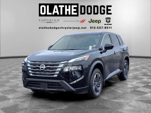 Used 2024 Nissan Rogue SV image 1