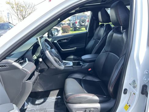 Used 2023 Toyota RAV4 SE w/ Weather & Moonroof Package image 21