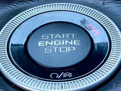 Used 2023 Jeep Grand Cherokee L Laredo image 34