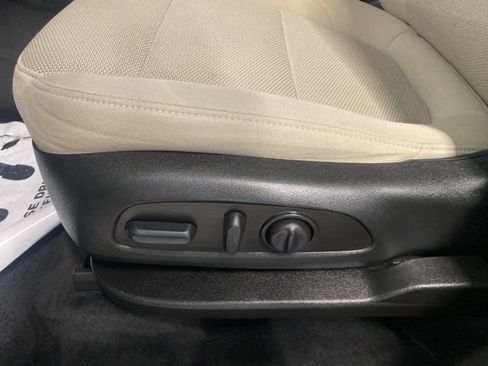 Used 2023 Chevrolet Traverse LS FWD image 25